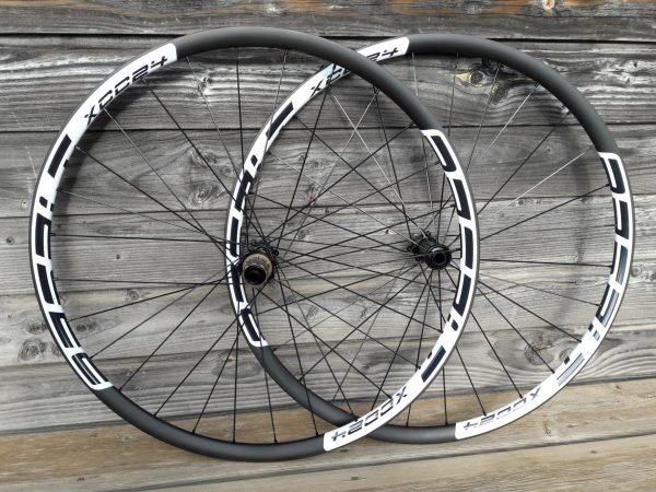 decos-centre-sticker-blanc-basaltwheels