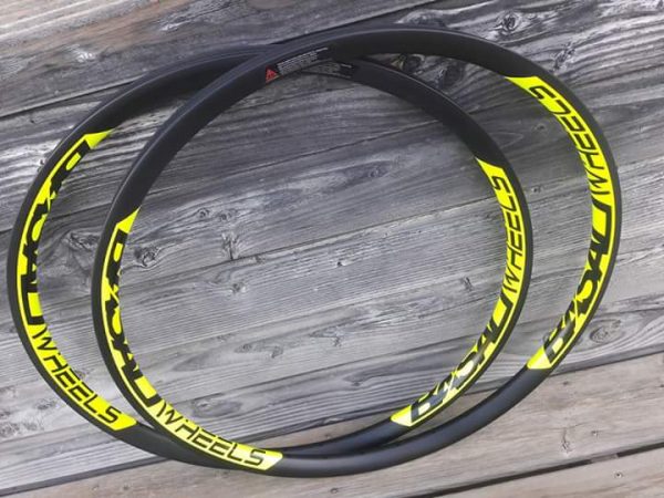 decos-centre-sticker-jaune-basaltwheels