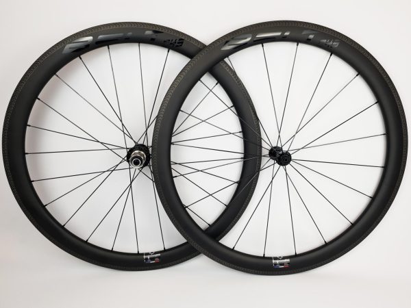 gamme-race-uni-mat-noir-brillant